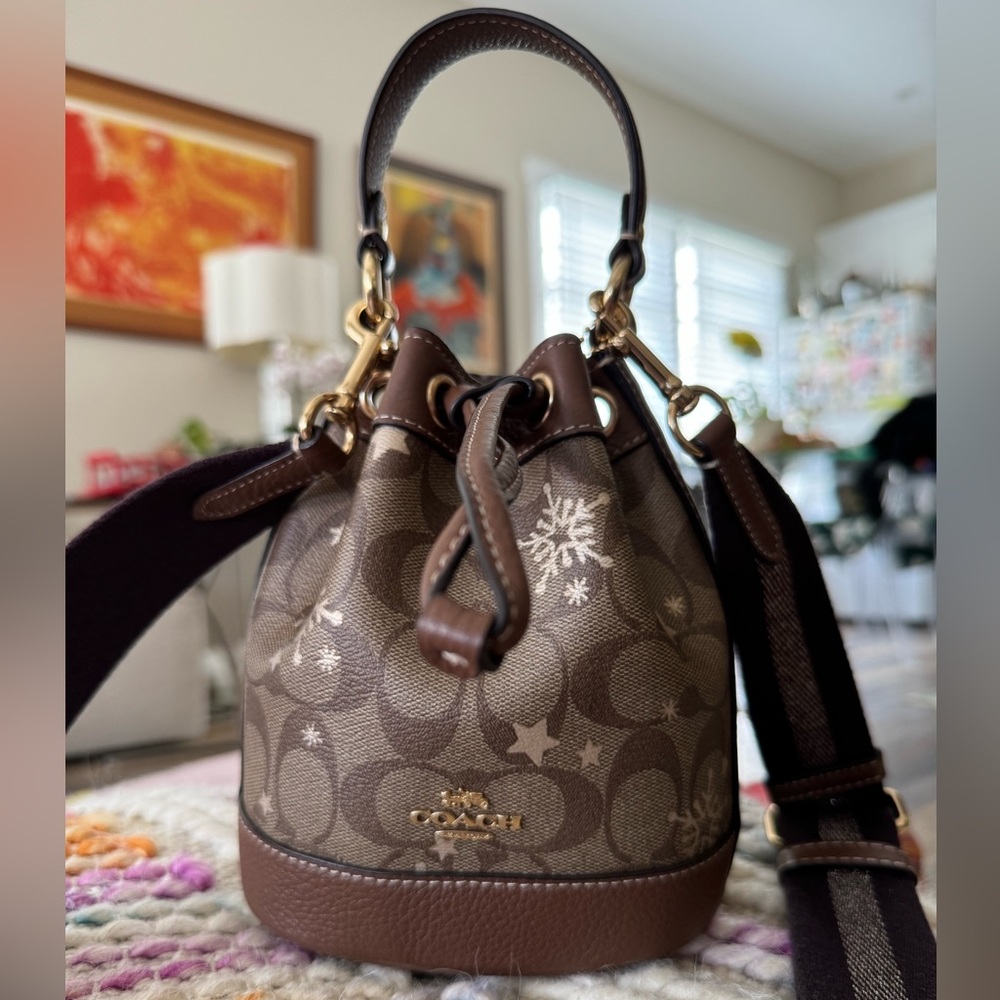 Brand new!!! Dempsey Drawstring Bucket Bag